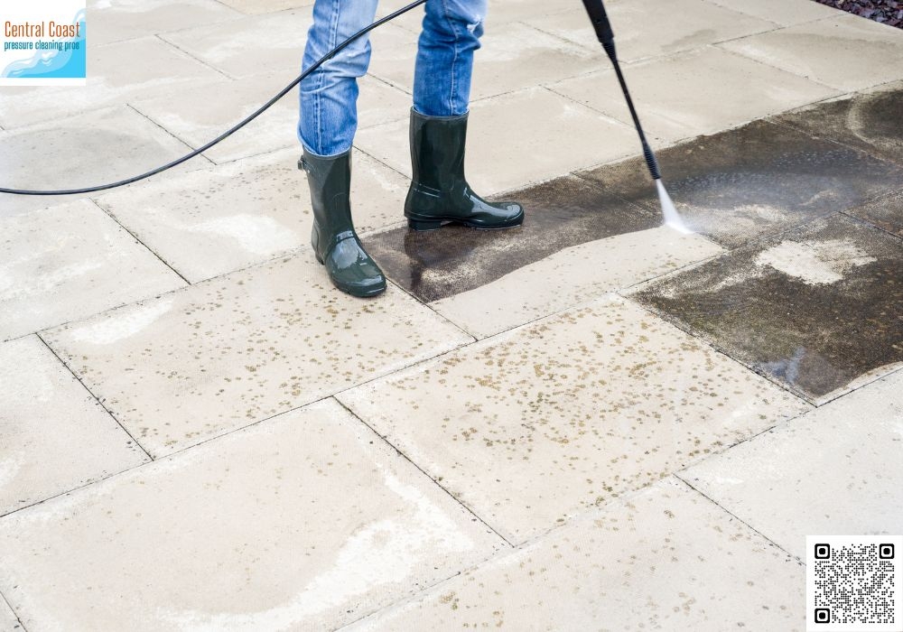 Who guarantees high-quality service in The Entrance?